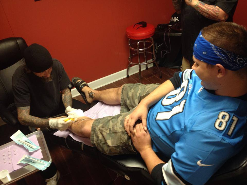 Illustration for article titled This Guy Just Got A Detroit Lions 'Super Bowl 2015 Champs' Tattoo